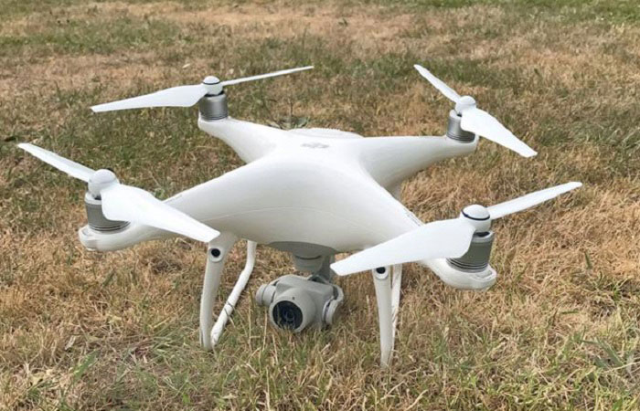 квадрокоптер DJI Phantom 4| apptoday.ru