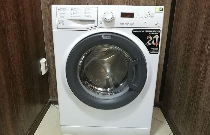 фронтальная стиральная машина Hotpoint-Ariston VMUF 501 B | apptoday.ru