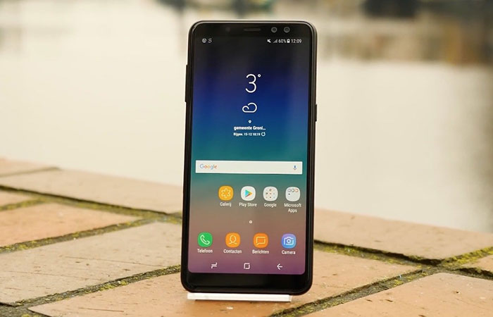 смартфон samsung galaxy a8 plus экран